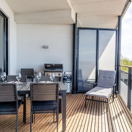 Superior Front Apt With Sauna & Balcony 아파트 탈린